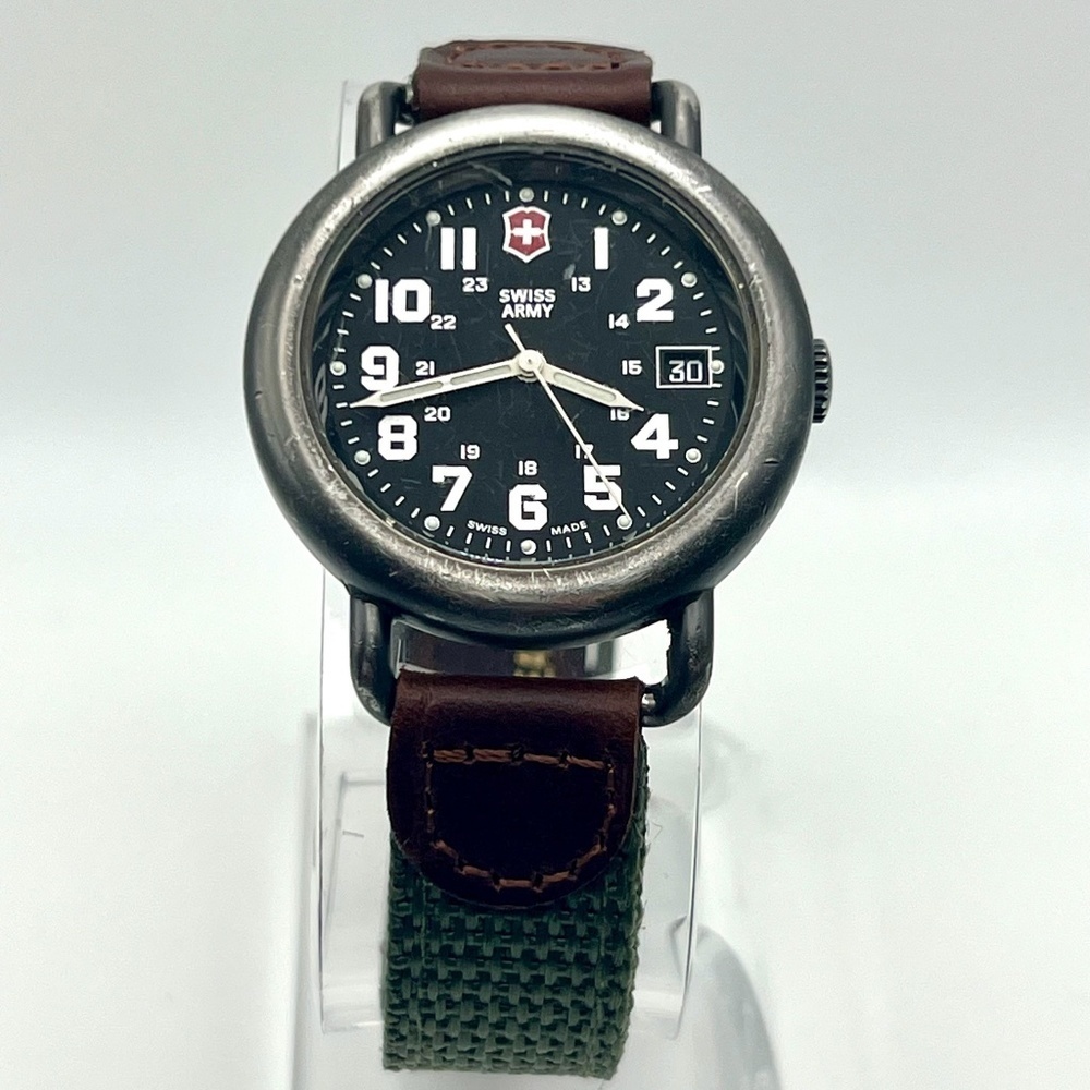 Vintage Victorinox Unisex Swiss Army 97 Black Green New Strap Watch Working